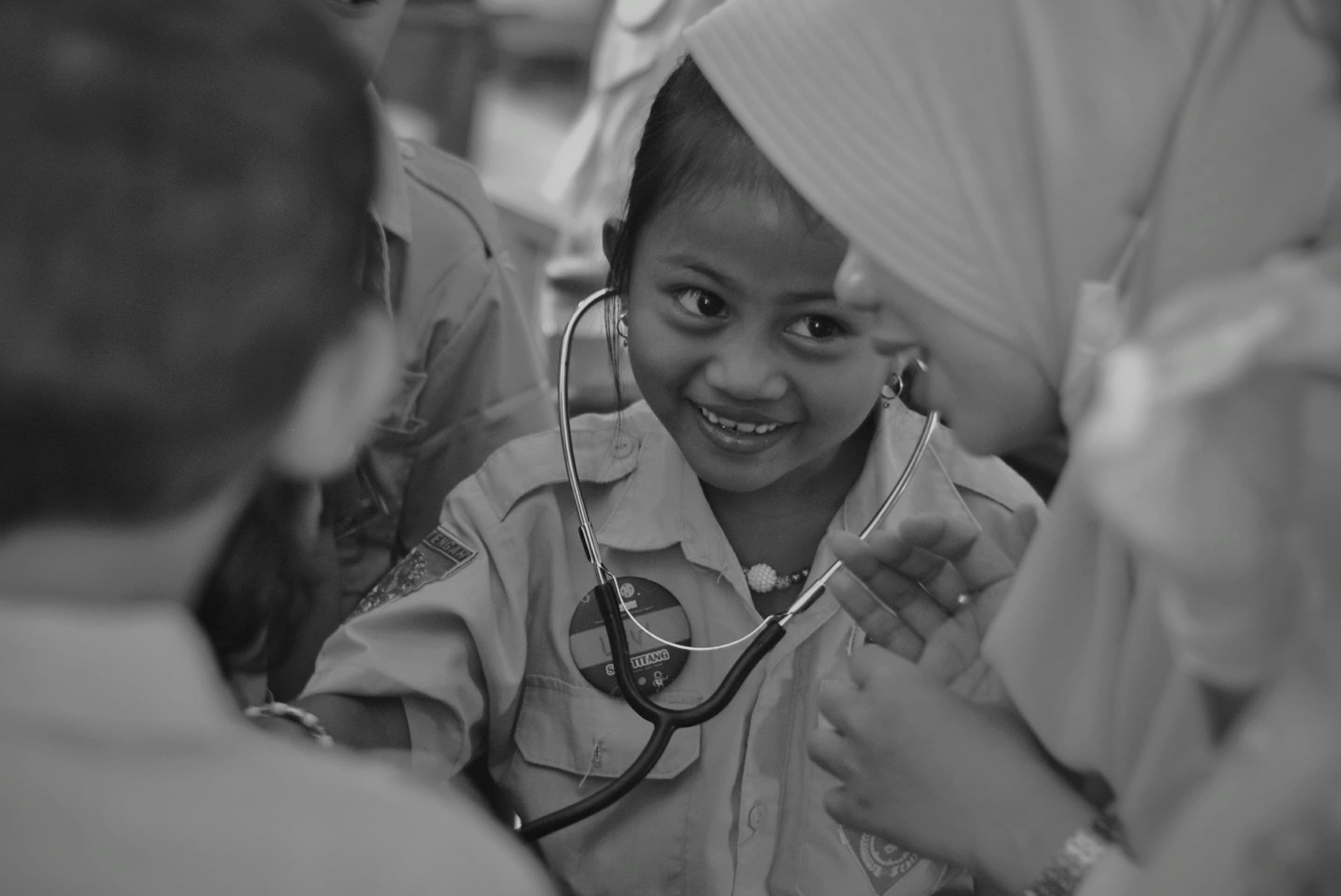 A health worker leads an outreach session for island families